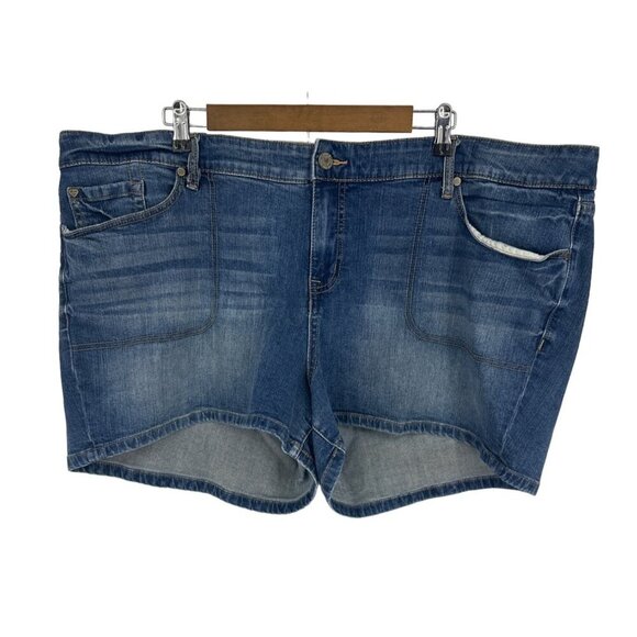 Torrid Women's Classic Medium Wash Big Pocket Everyday Denim Short Size 26 - Picture 1 of 7